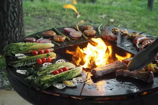 【ロッジ舞洲】冬の風物詩、大阪・舞洲で自然と共に紡ぐ、最高の宴と宿泊体験！広大なガーデンを舞台に特別な忘・新年会プラン！