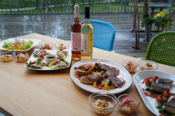 【ロッジ舞洲】冬の風物詩、大阪・舞洲で自然と共に紡ぐ、最高の宴と宿泊体験！広大なガーデンを舞台に特別な忘・新年会プラン！