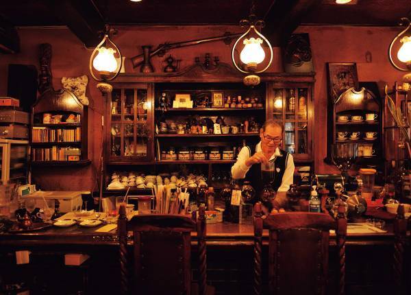 人気文筆家・甲斐みのりさん、初の喫茶本！ 『愛しの純喫茶』10/16発売