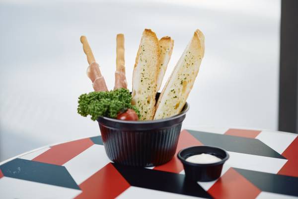 プロジェクションマッピングを駆使したリアル脱出ゲーム Projection Table Game『魔法料理アカデミー卒業試験からの脱出』 オリジナルグッズ&フード販売決定！