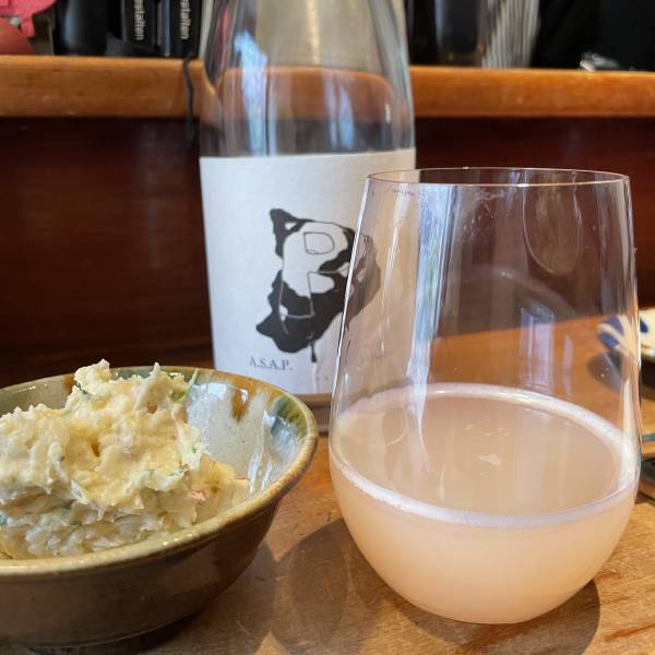 【肉々しいハンドチョップ焼売】渋谷のんぺい横丁に焼売とナチュラルワイン『Pop up 縢-kagari-』がオープン！