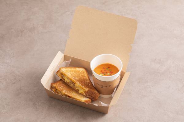 【イー・エー・グラン】ヤマシタトモコ『違国日記』11巻刊行記念コラボカフェを開催！