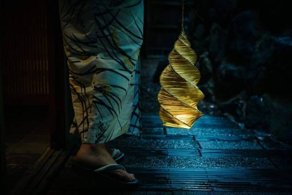 【星のや京都】平安貴族さながらに夏宵の風情を味わう「夏宵の蛍狩り」開催～奥嵐山に儚く光る蛍を鑑賞し、源氏物語「蛍」の世界観に触れる～│開催日：2023年6月1日、15日、22日、29日