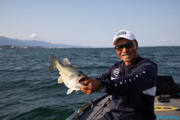 ダイバーズウォッチのパイオニア〈エドックス〉 プロアングラー 冨本タケルさんがブランドアンバサダーに就任