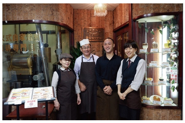 【累計1万食以上】伝説のカレーを楽しむ特別な純喫茶セット8月21日より先行販売開始