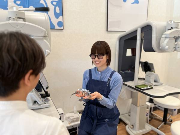 メガネブランド“Zoff”従業員のサングラス着用を自由化