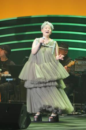 “歌怪獣”島津亜矢 初のポップスツアーでオーディエンスを魅了