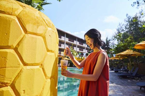 【西表島ホテル】今年はパイン型BBQグリルが登場！開放的なプールサイドでパインづくしの夏を楽しむ「パインビアフェス」開催 期間：2023年6月15日～8月31日