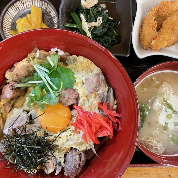 高円寺【料亭の味を】【丼スタイルで】【リーズナブルに】 「めし処さんかく」がオープン