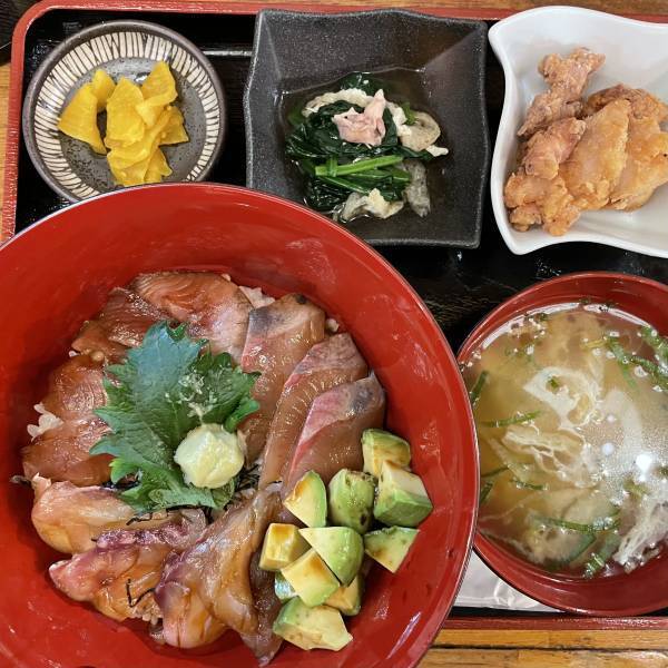 高円寺【料亭の味を】【丼スタイルで】【リーズナブルに】 「めし処さんかく」がオープン