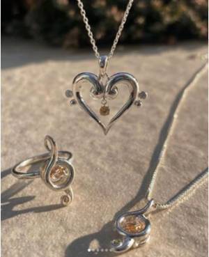 ㈱クロスフォー　若手育成の一環として都内ジュエリー専門学校生と初コラボを実施。