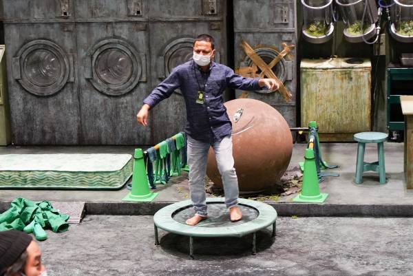 神奈川県民の多国籍キャストが演じる　KAAT神奈川芸術劇場『虹む街の果て』稽古場レポート到着　カンフェティでチケット発売