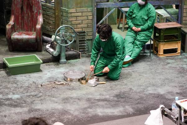 神奈川県民の多国籍キャストが演じる　KAAT神奈川芸術劇場『虹む街の果て』稽古場レポート到着　カンフェティでチケット発売