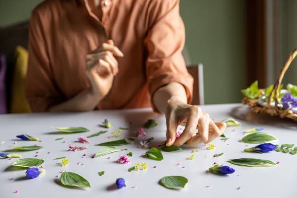 【星のや軽井沢】～心の赴くままに自然と向き合う「花まんだら並べ」が新登場～夏の暑さに負けない心と体の健幸（けんこう）を取り戻す 「軽井沢 夏の健幸滞在」実施｜期間：2023年6月1日～8月31日