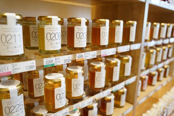 蜂蜜がもっと楽しくなる店舗を目指して 6種類の量り売り蜂蜜 ＆ 試食相談カウンターを新導入