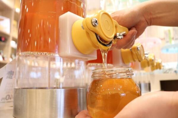 蜂蜜がもっと楽しくなる店舗を目指して 6種類の量り売り蜂蜜 ＆ 試食相談カウンターを新導入