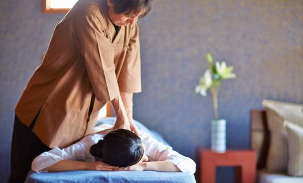 【星のや軽井沢】温泉と森林浴を基にしたウェルネスプログラム「森林養生」をリニューアル～浅間山麓の豊かな自然で身体の声を聞き、心身の健幸を取り戻す～｜開始日：2023年4月1日