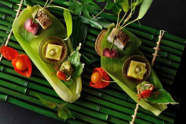 【星のや軽井沢】温泉と森林浴を基にしたウェルネスプログラム「森林養生」をリニューアル～浅間山麓の豊かな自然で身体の声を聞き、心身の健幸を取り戻す～｜開始日：2023年4月1日