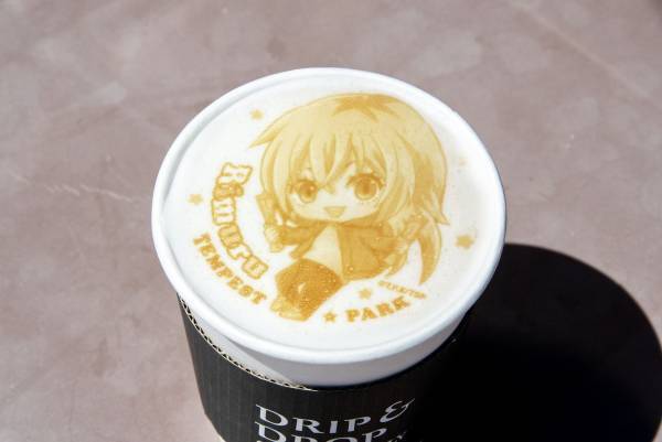 ひらパー×「転生したらスライムだった件」コラボイベント　主人公リムル役声優岡咲美保さんトークショー 「コラボドリンク」や「コラボグッズ」販売を実施