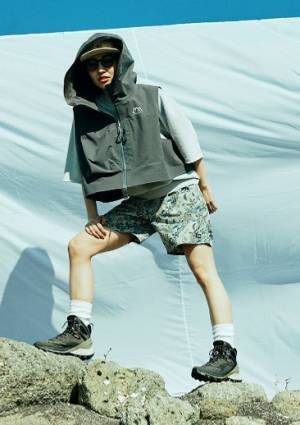 Zoffとアウトドアブランド「MERRELL」が初コラボレーション。 昨夏に話題を呼んだMERRELLの「HYDRO MOC」から着想を得た、 機能的かつサステナブルなサングラスが登場。