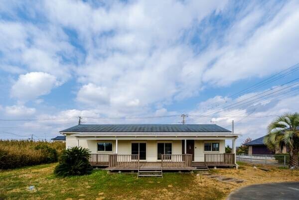 広大な敷地に建つ約100㎡の広々とした平屋建て貸別荘「スイートヴィラ 九十九里 SURF HOUSE」が３月３日開業