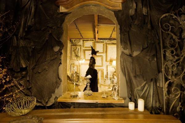 魔法とひらめきで奇妙な魔女の館から脱出せよ！ 『Escape from The NINE ROOMS 迷いの森の館からの脱出』 東京ミステリーサーカスにて開催決定！