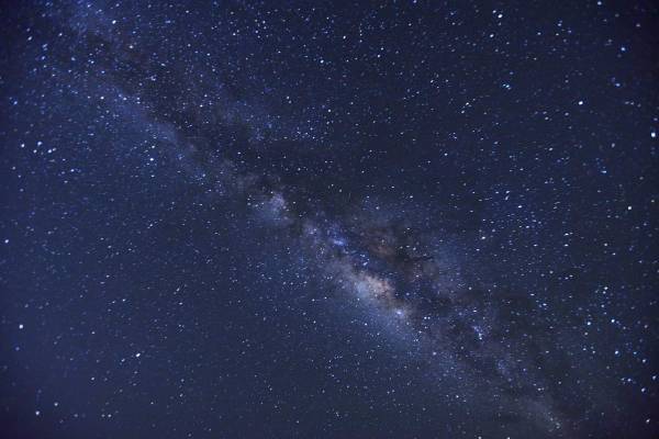 【リゾナーレ小浜島】真夏の星空の下でティンガーラを掴む「ティンガーラトランポリン」登場 ～星の色の違いを表現したノンアルコールスパークリングワインも提供～｜期間：2023年7月1日～31日