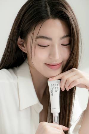 韓国コスメ「Dear.A」より、“透明肌”へ導く「ハイドレーションピンクトーンアップクリーム 」が誕生。