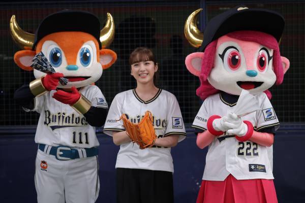 平祐奈が願いを込めて全力投球！！『オリックスが今季も優勝できますように！』ＢＳ松竹東急ベースボールシアター　 特別始球式　4月19日 オリックス×楽天