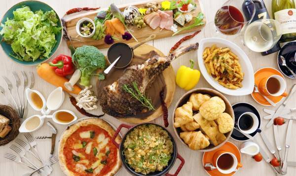 【西明石ホテルキャッスルプラザ】薪窯トマホークステーキが付いた特別ランチビュッフェ、GWに期間限定で提供！