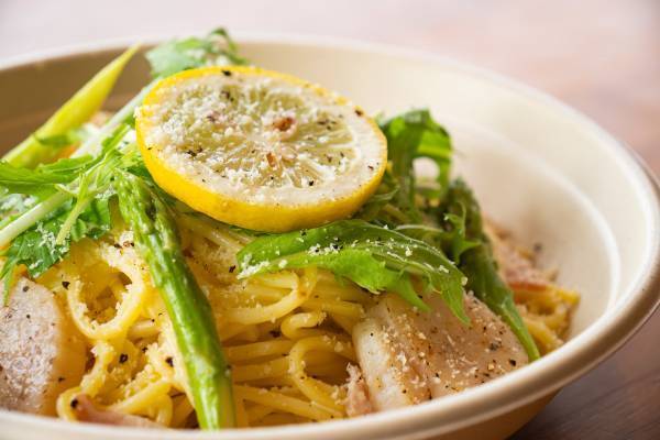 【BBQ&Co】暑い夏にぴったり！自然と歴史ロマンあふれる明石公園の「TTT」で、ランチに冷製パスタと冷製うどんをご用意！