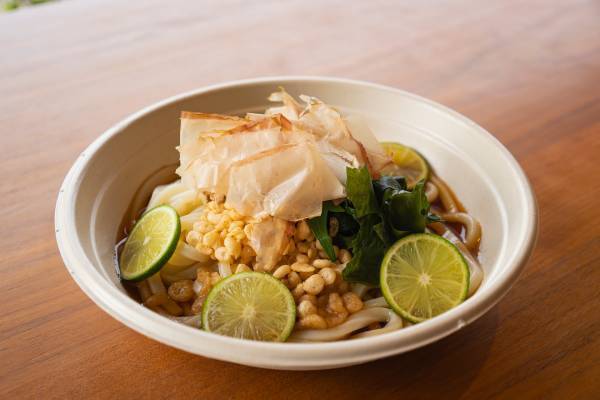 【BBQ&Co】暑い夏にぴったり！自然と歴史ロマンあふれる明石公園の「TTT」で、ランチに冷製パスタと冷製うどんをご用意！