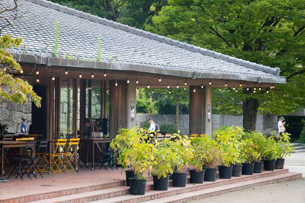 【BBQ&Co】暑い夏にぴったり！自然と歴史ロマンあふれる明石公園の「TTT」で、ランチに冷製パスタと冷製うどんをご用意！