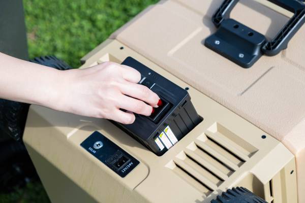 2室独立で冷蔵庫と冷凍庫を同時に使用可能！ パワーアップした”ポータブル冷蔵庫”『ICEBERG 45L』4月6日より発売開始！