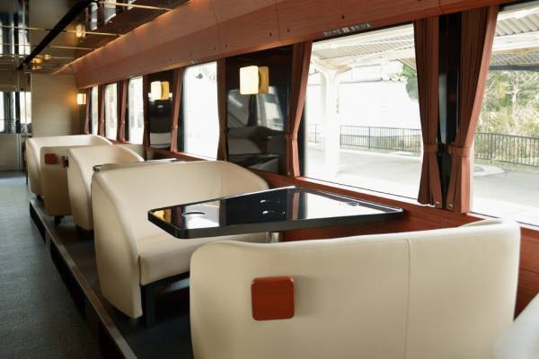 【磐梯山温泉ホテル×JR東日本】幸せを感じる食材や赤べこなど「福島の福」をテーマにした特別列車「福がくるくるフルーティア」2023年も運行決定