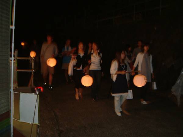 【 第21回 ほたる観賞の夕べ 開催 】伊豆半島・天城山脈のふもと、わさび田に舞い、水面に映る幻想的なほたる火