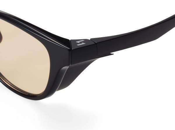 アウトドアユースとタウンユースをクロスオーバーさせる 新カテゴリーのアイウェアが新登場！