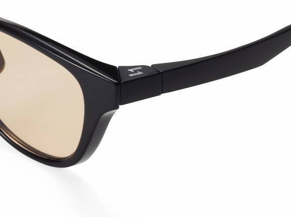 アウトドアユースとタウンユースをクロスオーバーさせる 新カテゴリーのアイウェアが新登場！