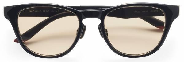 アウトドアユースとタウンユースをクロスオーバーさせる 新カテゴリーのアイウェアが新登場！