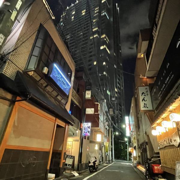 東京・六本木【プロシンガーが歌う】新たな音楽の魅力が広がるバー「イキアタリBARったり」がオープン