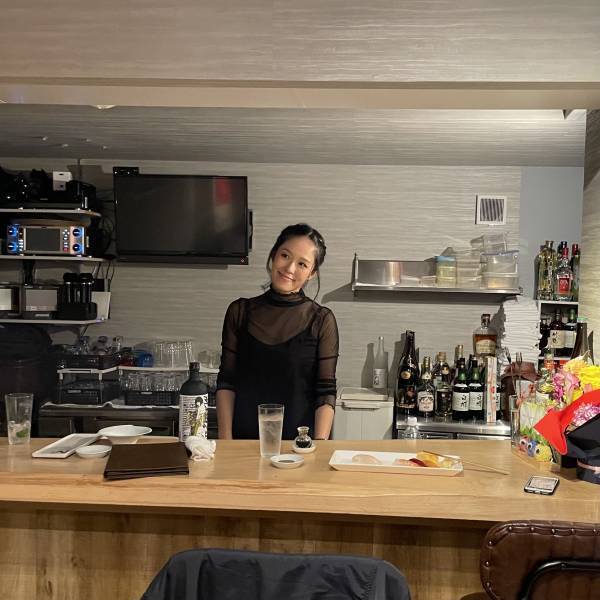 東京・六本木【プロシンガーが歌う】新たな音楽の魅力が広がるバー「イキアタリBARったり」がオープン