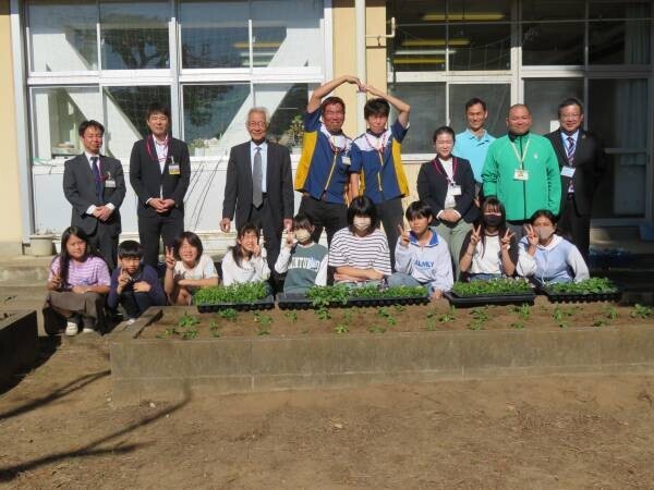 小学校に花の苗を届け続けて３３年 贈呈した苗は東京ドーム約６個分の面積になりました