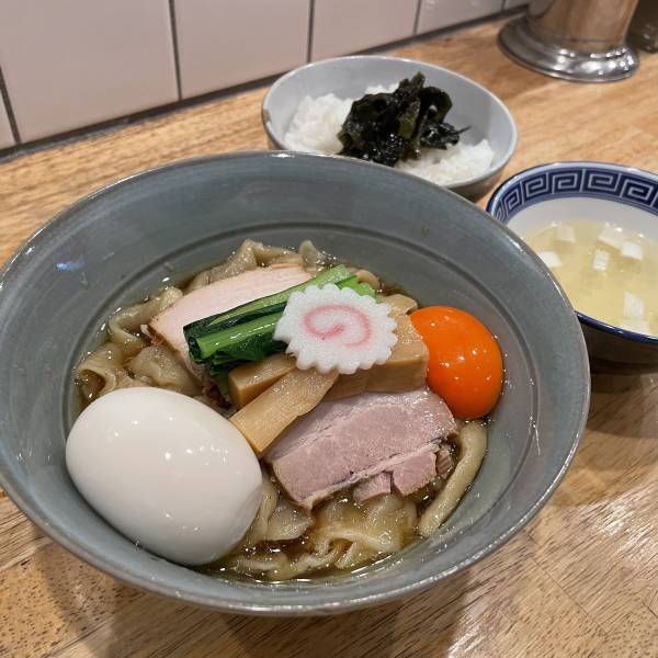 東高円寺【ラーメンの垣根を超える】「だしと麺遊泳」が実店舗をオープン！