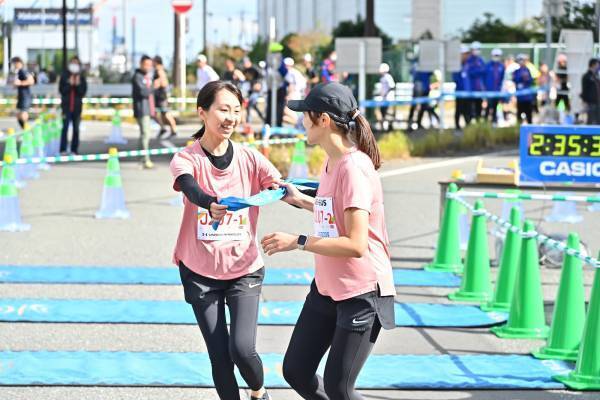 雨のスタートから一転、秋晴れに！！ 「横浜マラソン2023」開催！！