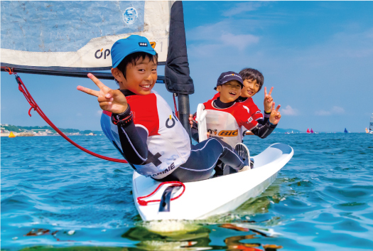 ちょっとヨットビーチマリーナ江ノ島【ヨット教室 無料説明会】楽しく遊び、学べる！幼児から大学生まで集まるちょっとヨットクラブにて新規生徒募集中！