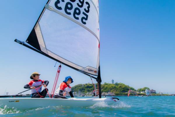 ちょっとヨットビーチマリーナ江ノ島【ヨット教室 無料説明会】楽しく遊び、学べる！幼児から大学生まで集まるちょっとヨットクラブにて新規生徒募集中！