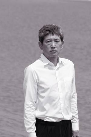 宮沢章夫の名作『砂の国の遠い声』を俳優 山崎一が主宰する劇壇ガルバが上演　カンフェティで先行チケット発売