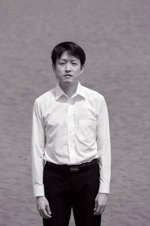 宮沢章夫の名作『砂の国の遠い声』を俳優 山崎一が主宰する劇壇ガルバが上演　カンフェティで先行チケット発売