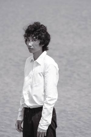 宮沢章夫の名作『砂の国の遠い声』を俳優 山崎一が主宰する劇壇ガルバが上演　カンフェティで先行チケット発売