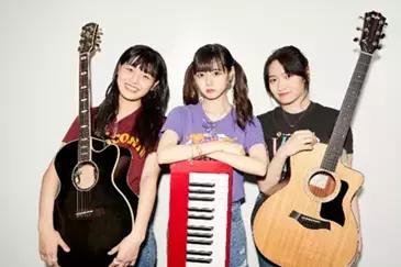 樟葉駅前広場活用第4回実証実験 異国のナイトマーケットを彷彿とさせる屋台グルメや雑貨が約40店舗揃います。「くずは夜市 ヨイノクチ」を開催